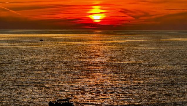 Riomaggiore: Cinque Terre Sunset Boat Tour