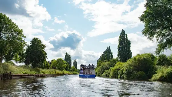 York: Daytime Sightseeing Boat Cruise with Live Commentary