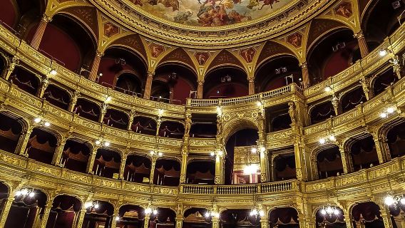 eendaagse tour Boedapest + Vissersbastion + Hongaars Parlementsgebouw + Hongaarse Nationale Opera