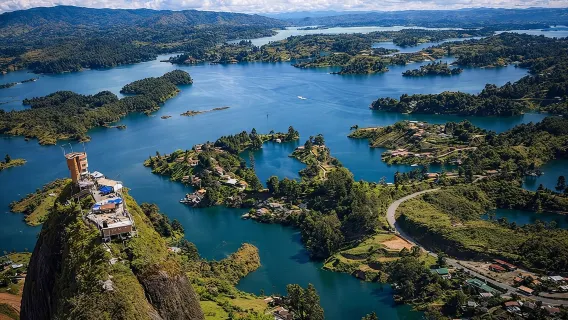 Besøg Guatapé, El Peñol, El Retiro & Tekendamita Vandfald