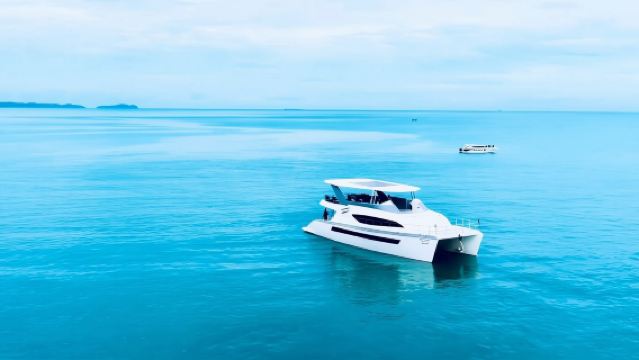 パタヤ三島ラグジュアリーヨット ワンデーツアー【送迎付き+ランチ+フィッシング+シュノーケリング+ガイド】