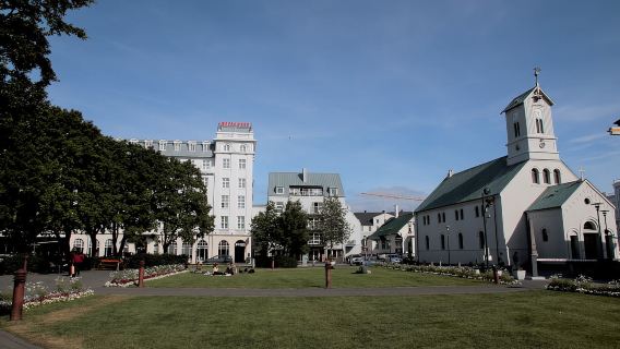 Reykjavik: Guided City Walking Tour