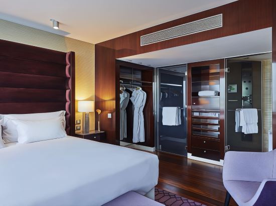 Hyatt Regency Barcelona Tower Room Type - Loft with City View