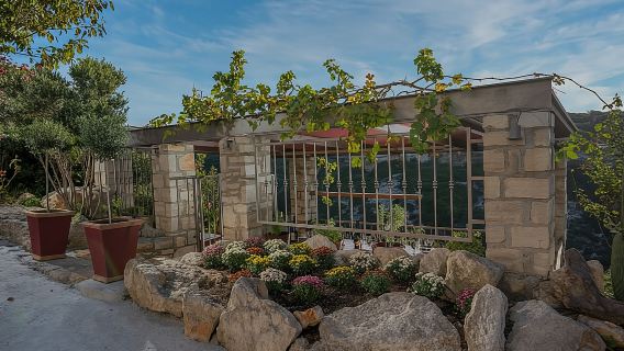 The Secret Gorge - Restaurant & Wine Tasting Experience