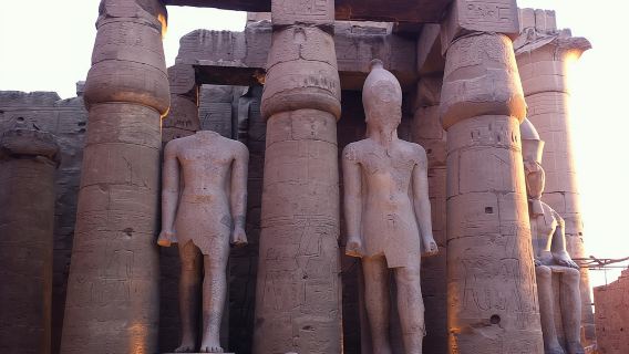 Tour di mezza giornata sulla riva orientale ai templi di Luxor e Karnak