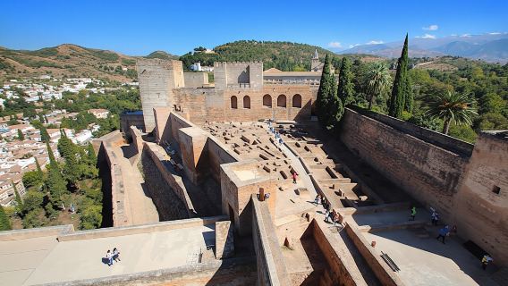 Tickets ohne Anstehen und Audioguide für die Alhambra, den Palast Karls V., den Generalife und die Alcazaba