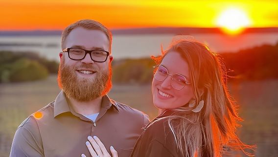 NON BUS Traverse City Old Mission Sunset Wine & Distillery Tour