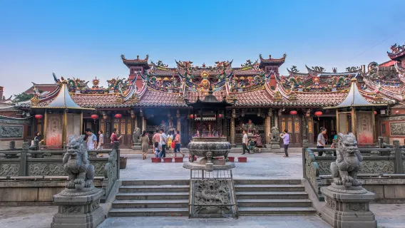 Quanzhou Kaiyuan Temple + Xiaoxi Cheng + West Street + Luoyang Bridge 1-day tour + exclusive guide in English, Japanese, Korean, or Cantonese