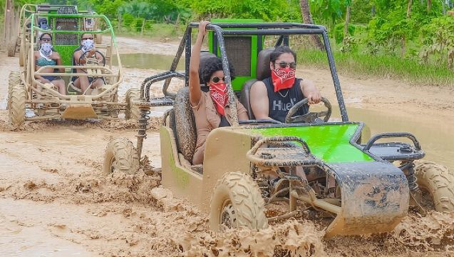 Tour en buggy por la Playa Macao y la Cueva Taína con transporte