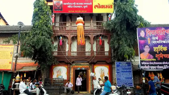 Pune Walking Tour with a Punekar