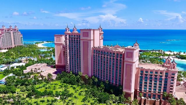 Round Trip Private Airport To Hotel Transfer in Nassau