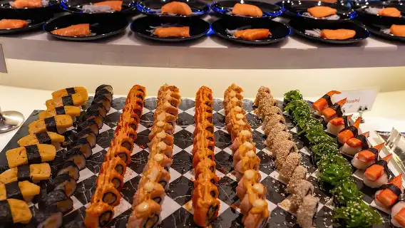 โอพูเลนซ์ ครูซ (Opulence Cruise) ท่องราตรีบนเรือหรูหรา