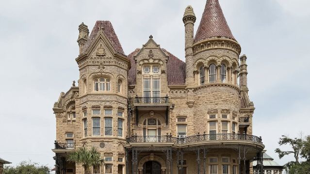Galveston Mansions and Murder Walking Tour 