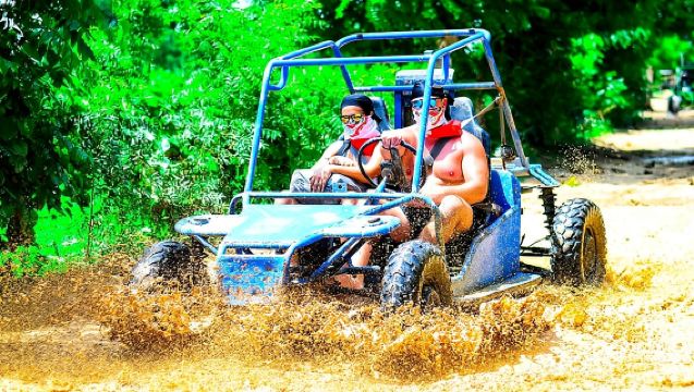Aventura en Buggy: Playa Macao y Experiencia en Cenote