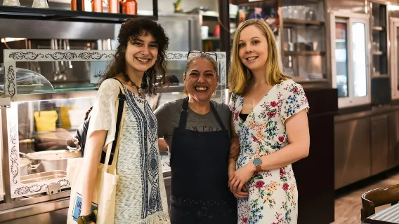 Athena: Tur Jalan Kaki Kuliner Terbaik dengan 15 Pencicipan