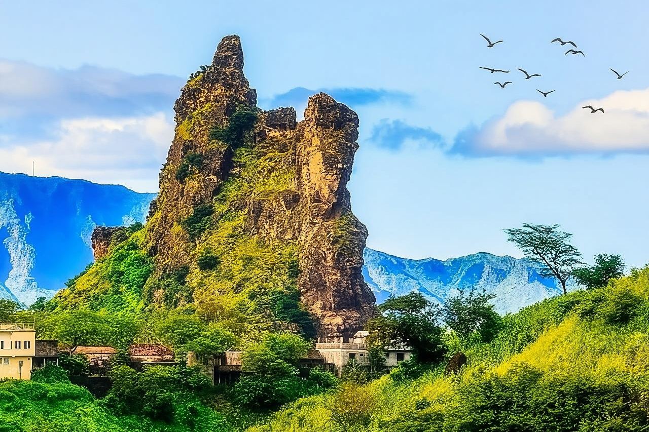 Сантьяго: Пейзажи, уличное искусство, рынки, музыка и пляжи