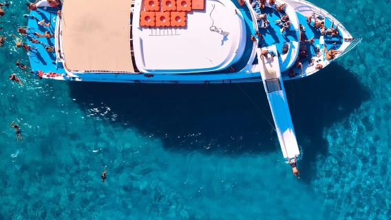 Polis: crucero en barco por Pafos y la Laguna Azul con tobogán acuático