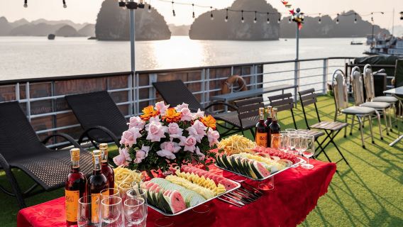 Halong 6 Hours Cruise: Kayak, Cave, Lunch, Beach & Island