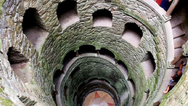 Sintra to Cascais: 2 Palaces, 4 Sites, Small Group 10 Hour Tour