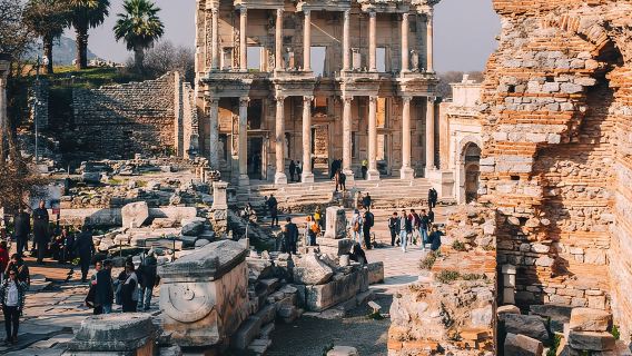 Wisata Pantai Kusadasi, Ephesus, dan Tur Mencicipi Anggur