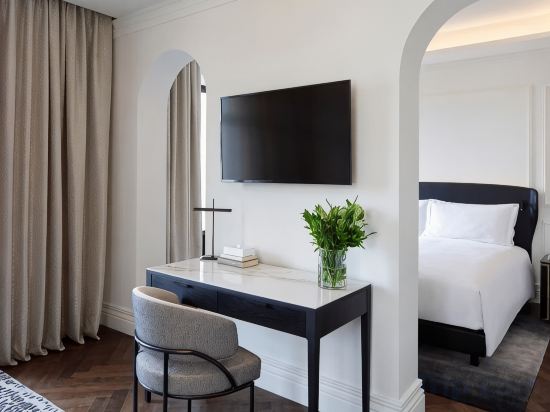 Intercontinental Rome Ambasciatori Palace Room Type - 1 King Junior Suite Via Veneto View