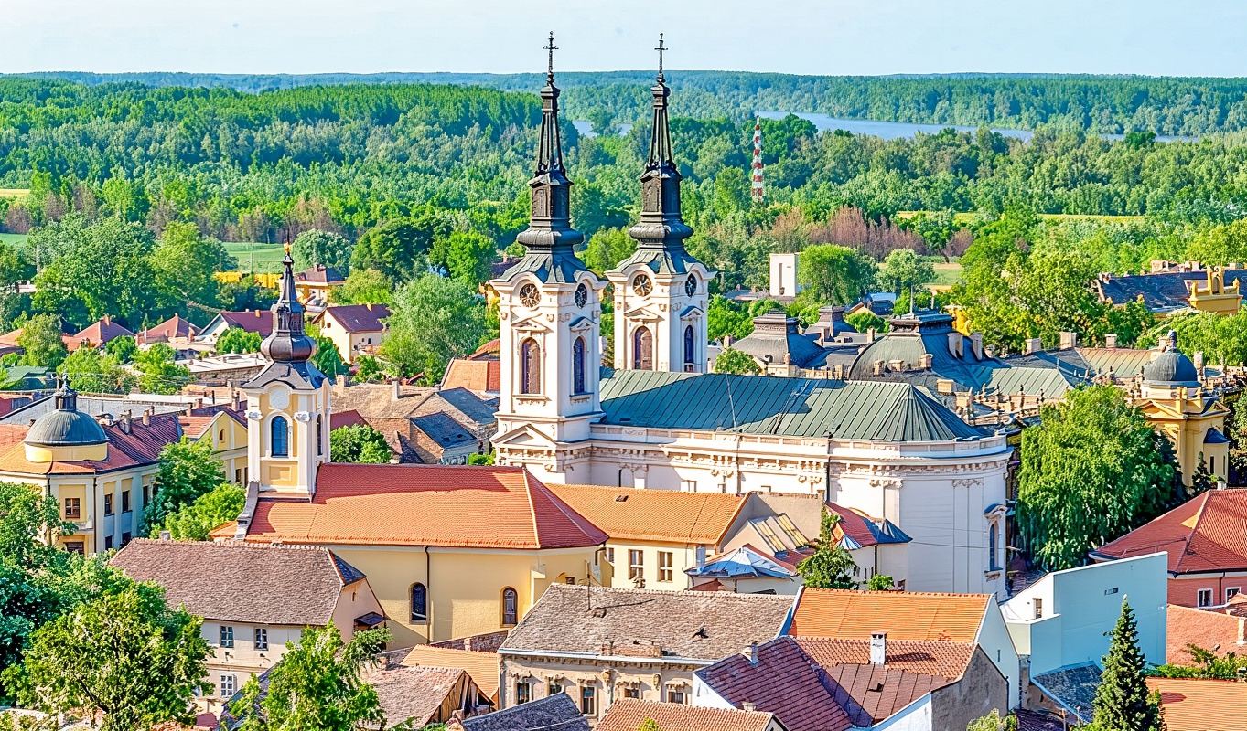 塞爾維亞貝爾格萊德斯雷姆斯基卡爾洛夫奇+自由廣場一日遊