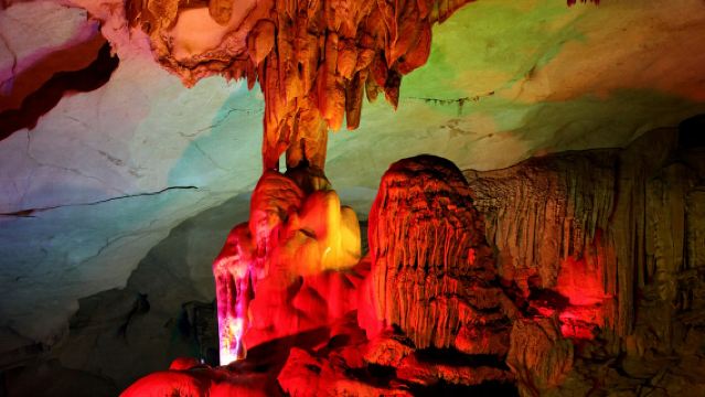 柳州香橋地質公園+中渡古鎮+中渡響水瀑+中渡石林大草原一日遊