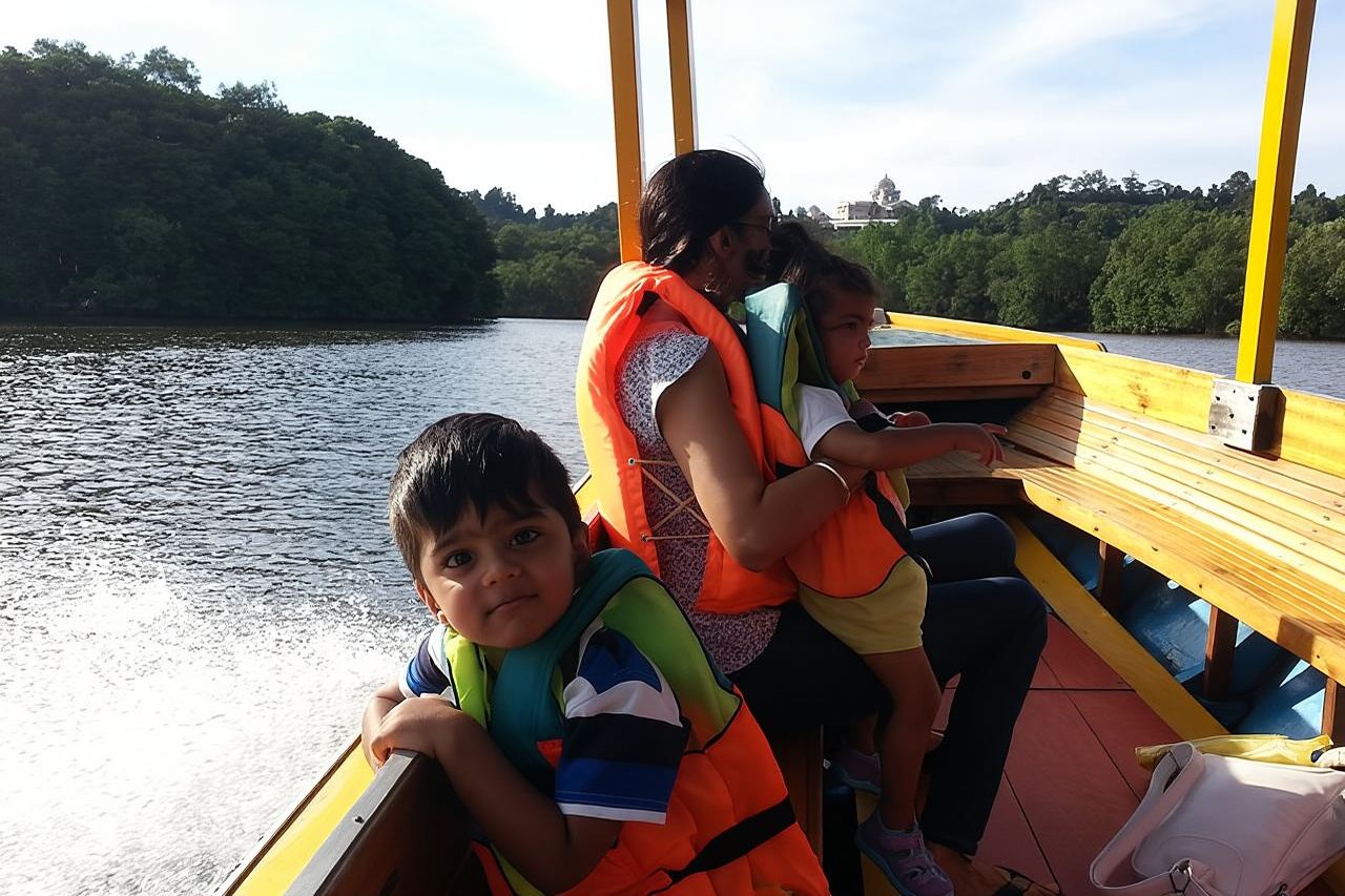 Private Bandar Highlight Water Village & Proboscis Monkey Tour