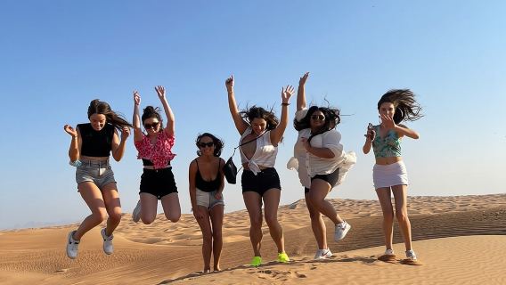 Safari nel deserto di Dubai, giro in cammello, spettacoli dal vivo e cena barbecue