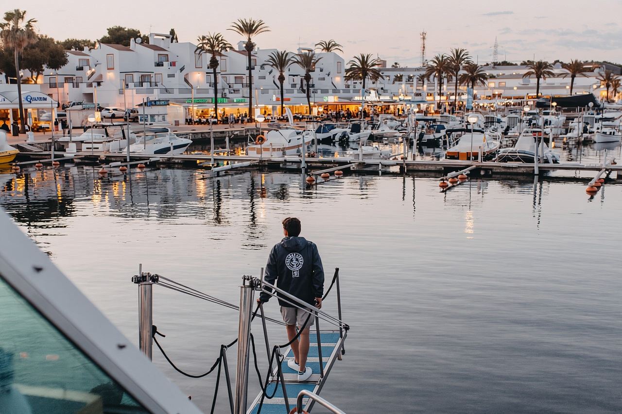 Cala'n Bosch: 2-Hour Sunset Sightseeing Tour