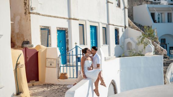 Oia: Couple photoshoot with 30 edited Photos
