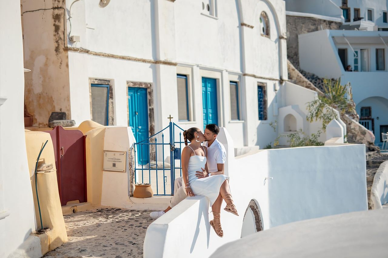 Oia: Couple photoshoot with 30 edited Photos