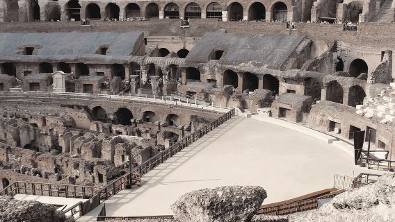 Rome: toegang tot de gladiatorenvloer van het Colosseum en rondleiding door het Forum Romanum