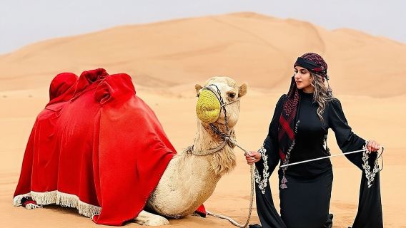 ทัวร์ซาฟารีทะเลทรายยามเย็นในดูไบ พร้อมขี่อูฐและรับประทานอาหารเย็นแบบบาร์บีคิว