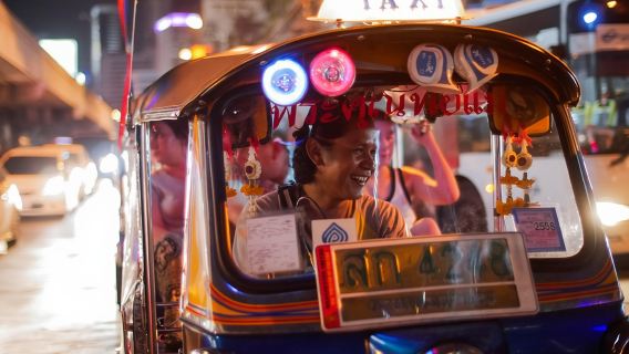 Visite nocturne gastronomique en tuk-tuk à Bangkok