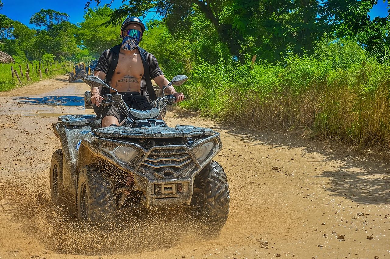 Avventura in ATV alla Grotta dell'Acqua e alla spiaggia di Macao a Punta Cana