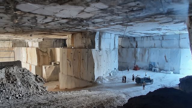 คารารา: ทัวร์ถ้ำหินอ่อนสุดพิเศษด้วยรถขับเคลื่อนสี่ล้อ