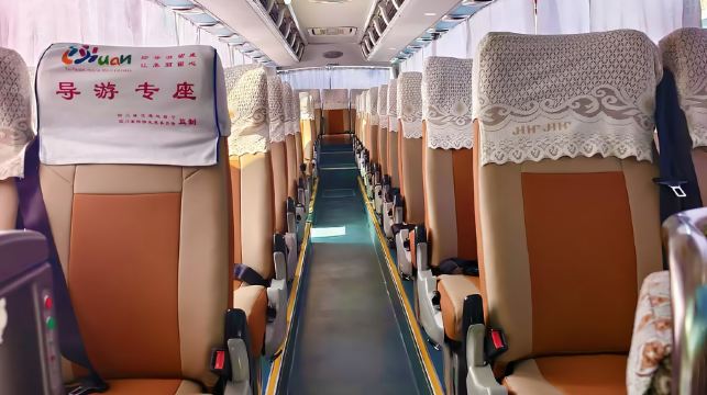 成都-四姑娘山出發 接駁車【2+1豪華保姆】去程·返程可選｜正規車輛·舒適空調/豪華保姆2+1大巴可選