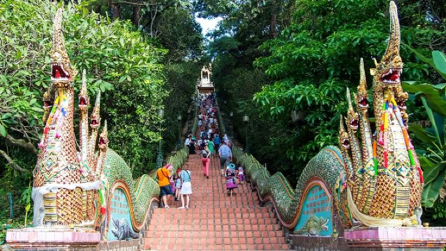 Tour por los Templos Icónicos y la Ciudad de Chiang Mai