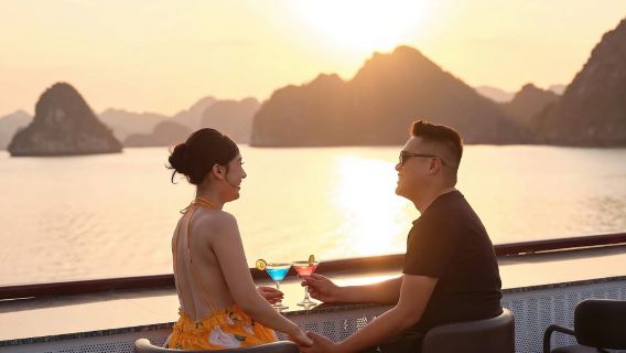 ベトナム・ハノイ発 ハロン湾+驚きの洞窟+パラダイス島 | ティトプ島 ワンデーツアー【5つ星豪華ダイヤモンドクルーズ】