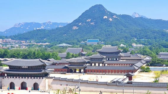 ソウルホットスポット一日ツアー <景福宮+北村+仁寺洞+益善洞+広蔵市場+聖水洞+SEOUL SKY+チムチルバン体験>