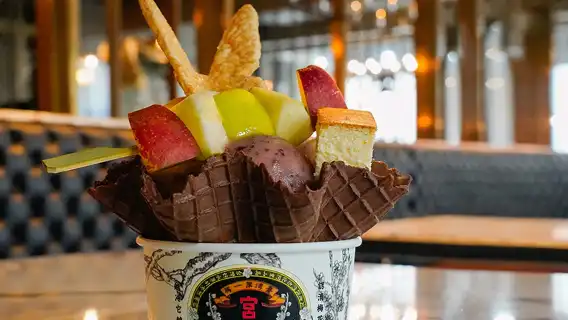 Taichung Zhongshe Flower Market + Miyahara Ophthalmology + Gaomei Wetlands day tour [departing from Taipei Ximen] with free ice cream