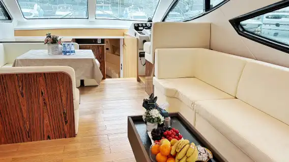 Shenzhen Yacht Rental: Dameisha 63-foot Luxury Yacht Charter (Capacity 1–10 people) for Sea Trips [Drinks + Fruit Platter + KTV + Driving Experience] for Birthdays/Proposals/Business, etc.
