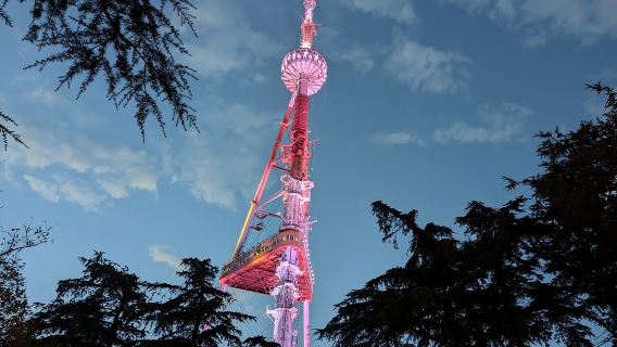 Tbilisi: kereta kabel baharu , Mtatsminda dengan Rasa air Lagidze