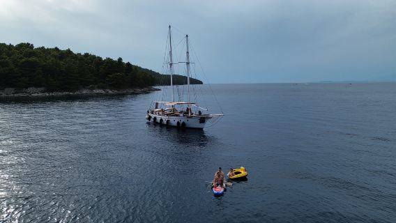 Zadar: Berlayar dengan Perahu Kayu Asli dan Minuman