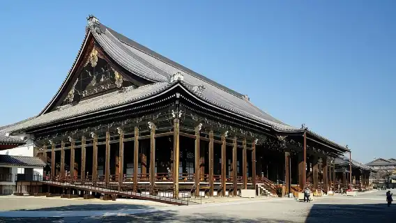 Kyoto: Nishi Honganji, Higashi Honganji, and Ginkakuji Tour