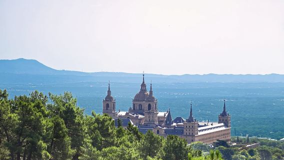 Ab Madrid: Halbtagestour nach El Escorial und zur Basilika im Tal