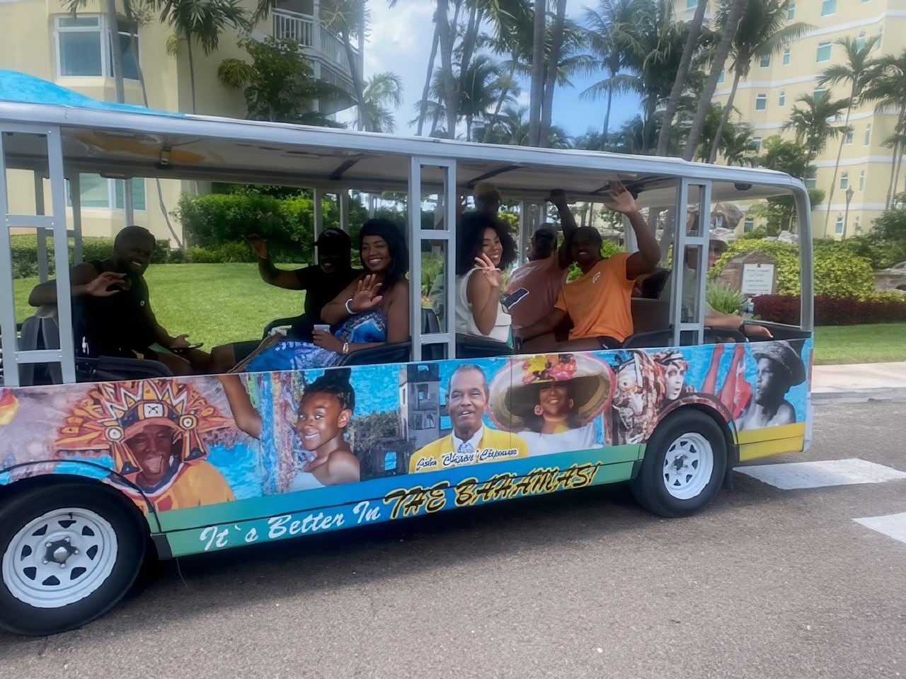 Nassau: Bahamas Culture Tour with Electric Trolley and Water