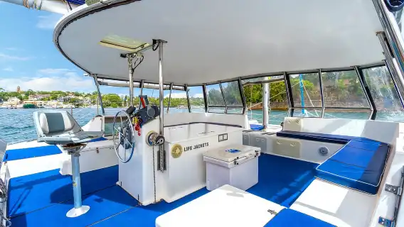 Sydney: Harbour Highlights & Aussie Bites Catamaran Cruise