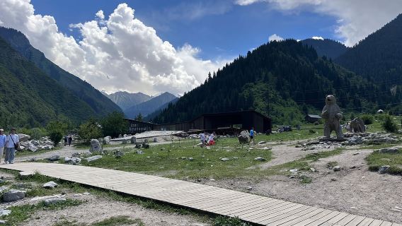 Gran lago de Almaty: elige la aventura a pie o en coche